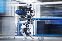 Mercedes üretimde insansı robotları test ediyor