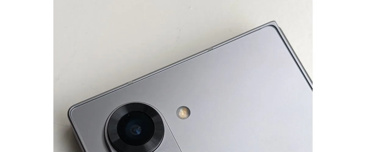 Galaxy Z Fold 6 sızıntısı arka paneli gösteriyor