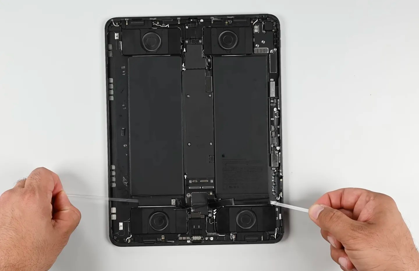 M4 iPad Pro’nun pil değişimi artık daha kolay